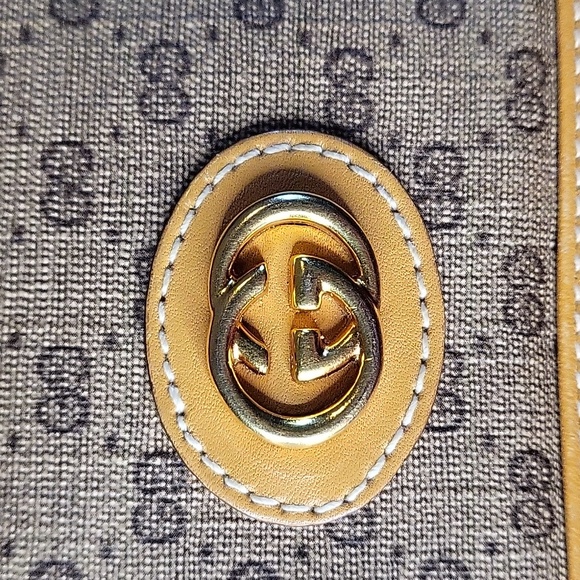 Vintage Gucci Large Clutch With Extras - Picture 2 of 15